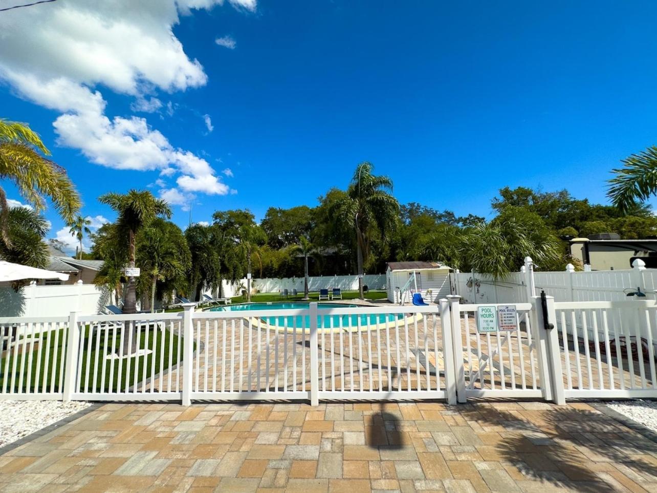 1K Bed Studio Apt With Shared Pool 06 Clearwater Exteriör bild